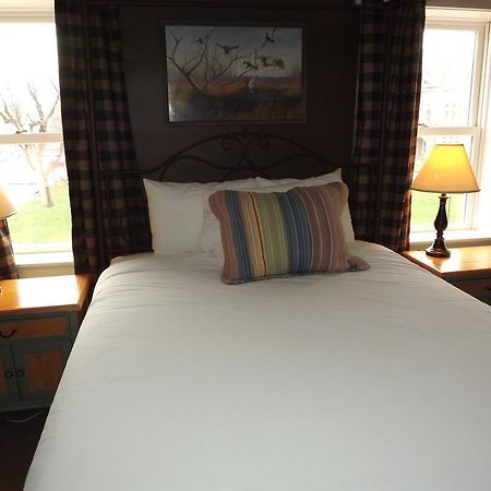 William Watson Hotel (Adults Only) Pittsfield Ngoại thất bức ảnh